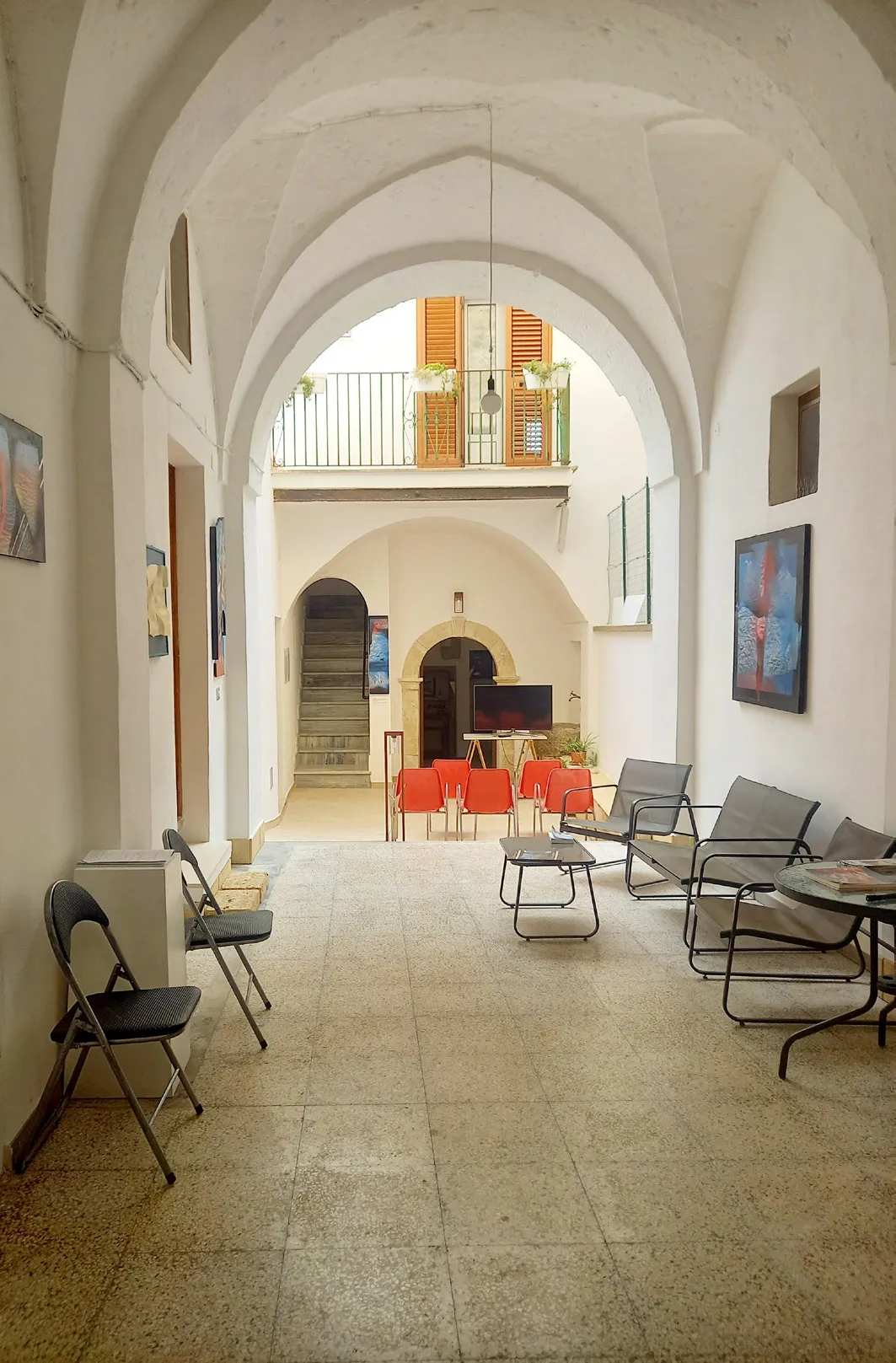 Ingresso principale via Gramsci, 15 “Androne dei sette veli”